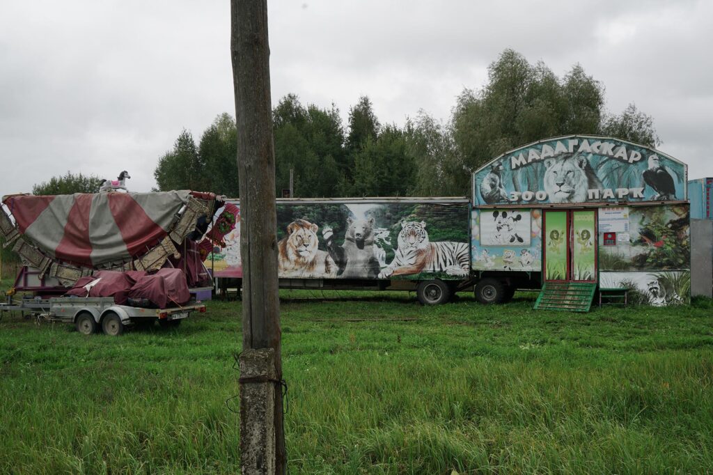 Wanderzirkus am Rande des Dorfes Malyschewo. Foto: © Frank Gaudlitz